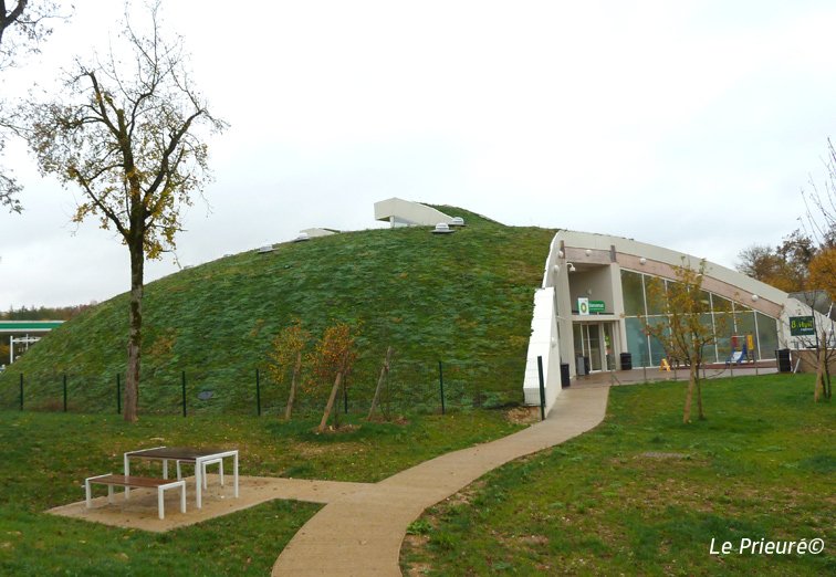 Steeply sloping green roof with i.D. MAT mat, Chateauvillain